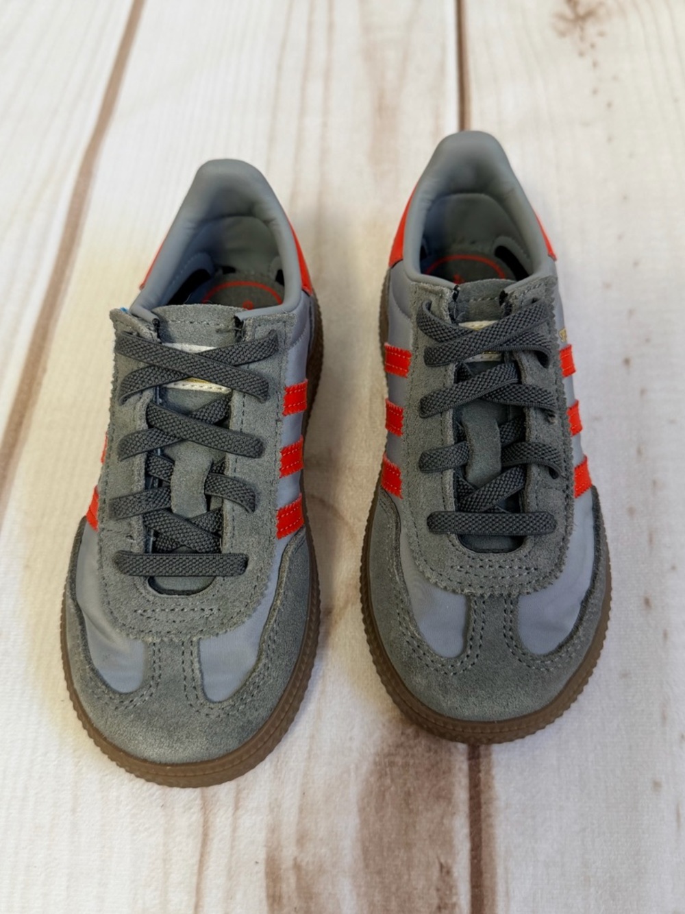 Adidas Kids Gray & Red Handball Spezial Sneakers Size 10 Elastic Lace Slip One - Picture 2 of 9